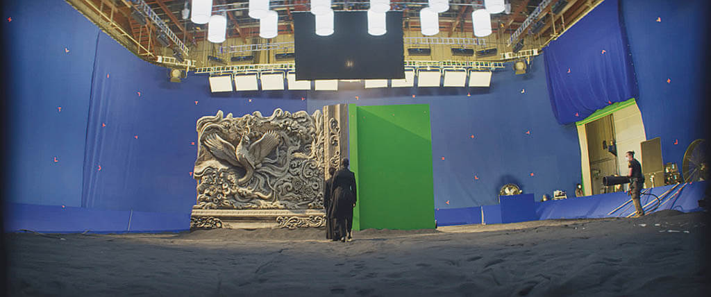 Determining true and false dreams are the Gates of Horn and Ivory, which were digitally expanded upon by ILM.