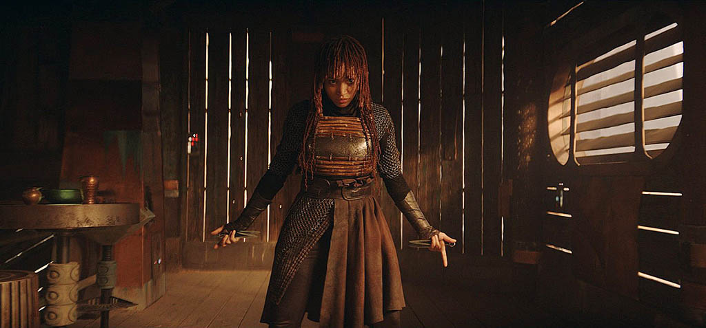For safety and logistical reasons, the daggers thrown by Mae were digitally added.