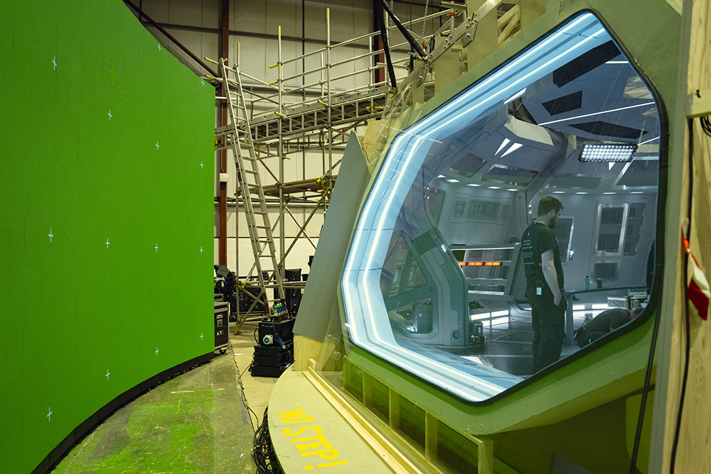 Greenscreens were placed outside of the set windows for the USS Callister. 