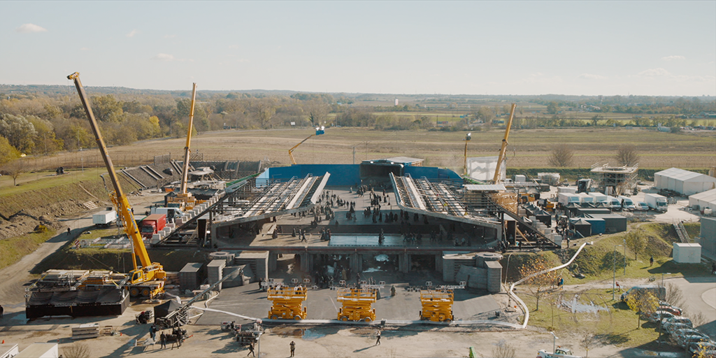One of the biggest challenges for spaceports was to make sure there was enough activity taking place in the background to make the environments look believable and alive. 